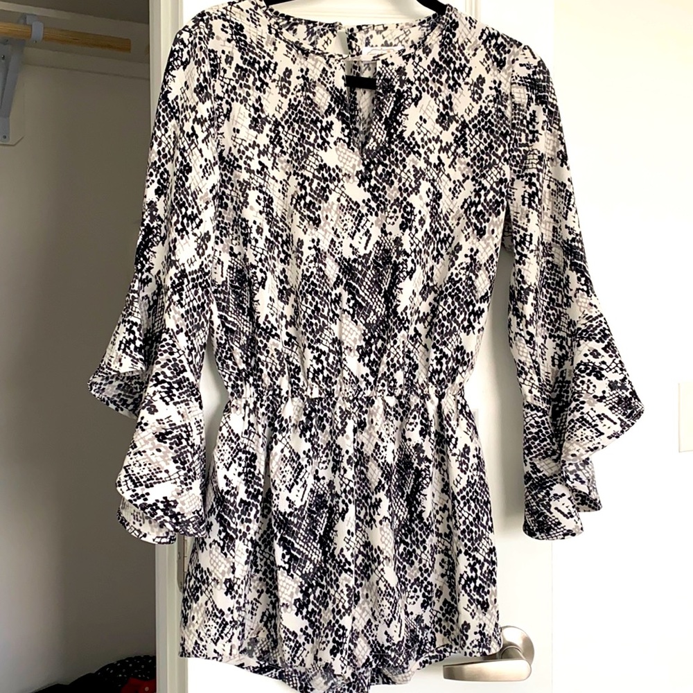 Snakeskin quarter sleeved romper with keyhole back